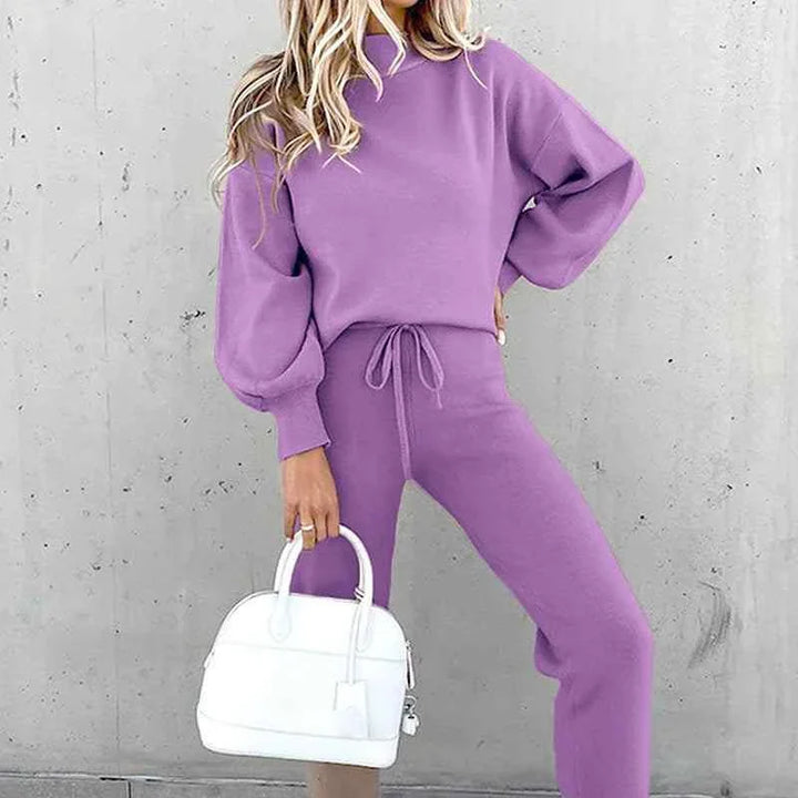 Stylish sports suit with waist tie and wide sleeves.