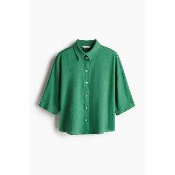 Green H&M shirt with short sleeves and button-down front.اتش اند ام