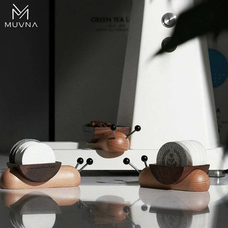 منظم فلاتر القهوة من MUVNA بتصميم Snail خشبي أنيق.