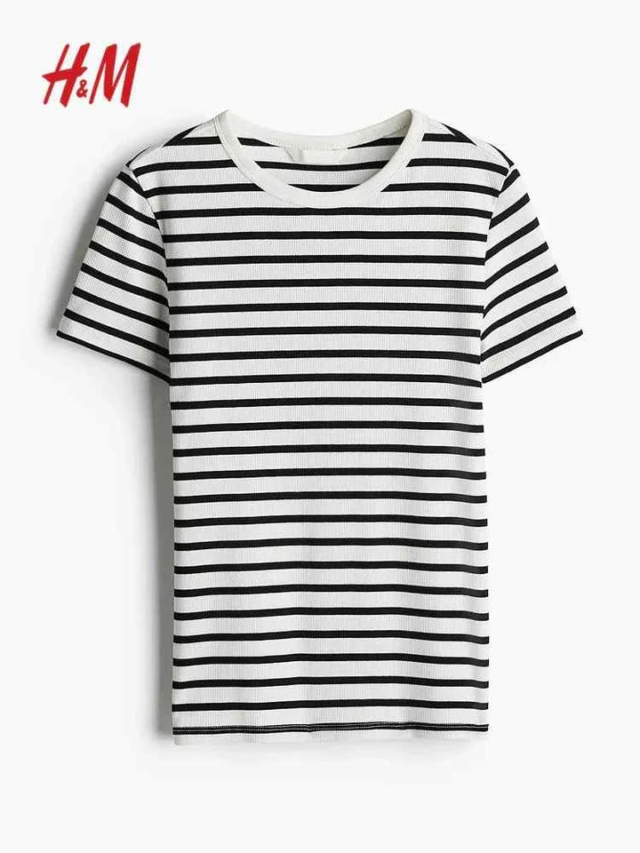Striped ribbed t-shirt with short sleeves and a round neck.اتش اند ام