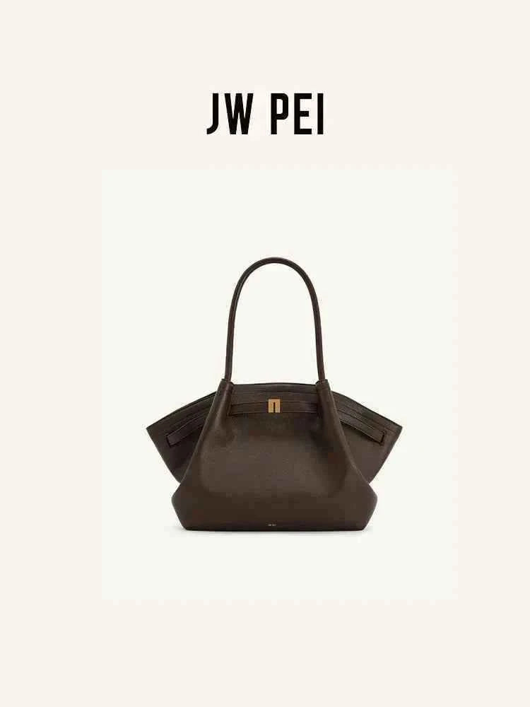 شنطة JW PEI دمبلنق كبيرة.