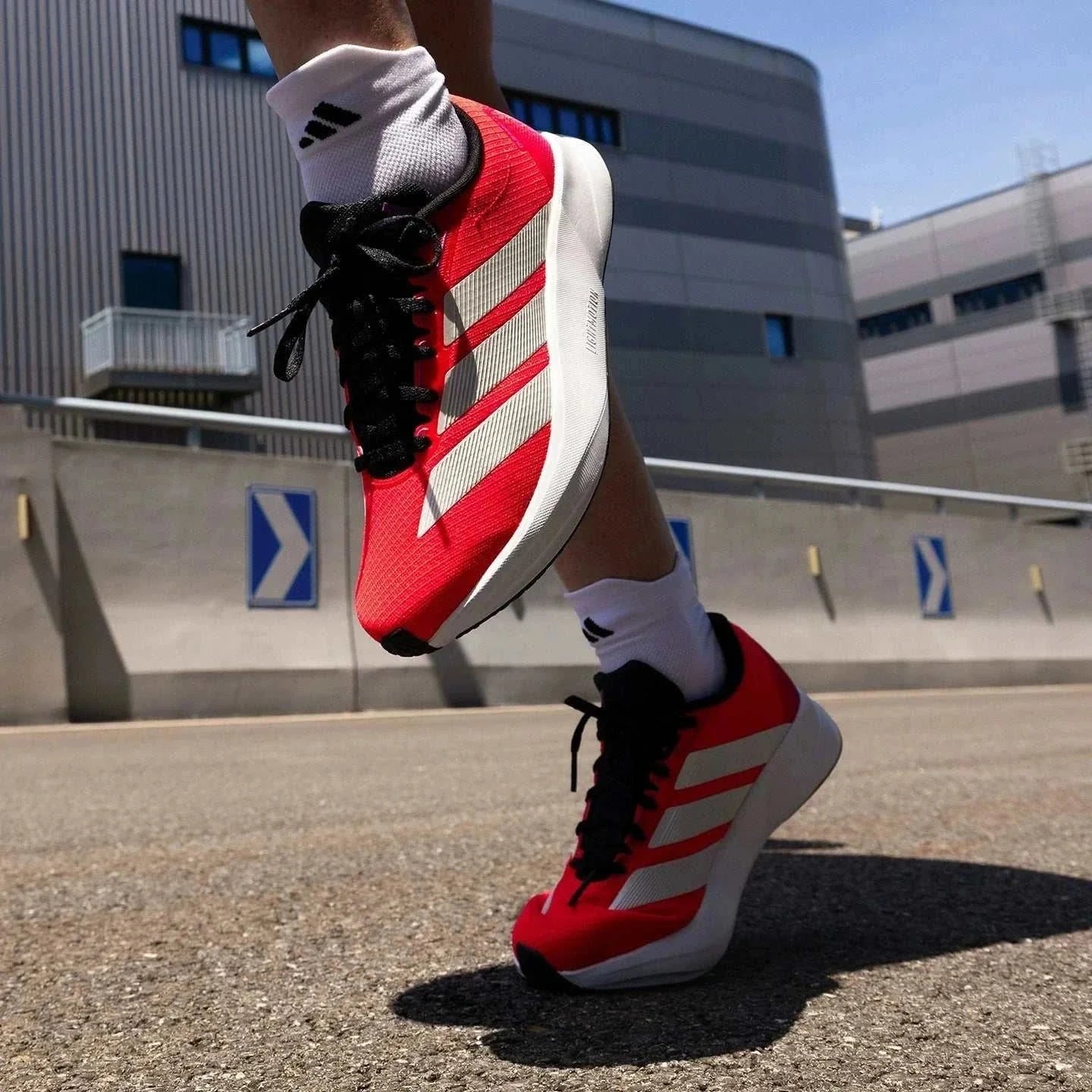 حذاء جري خفيف ومريح من أديداس adidas.