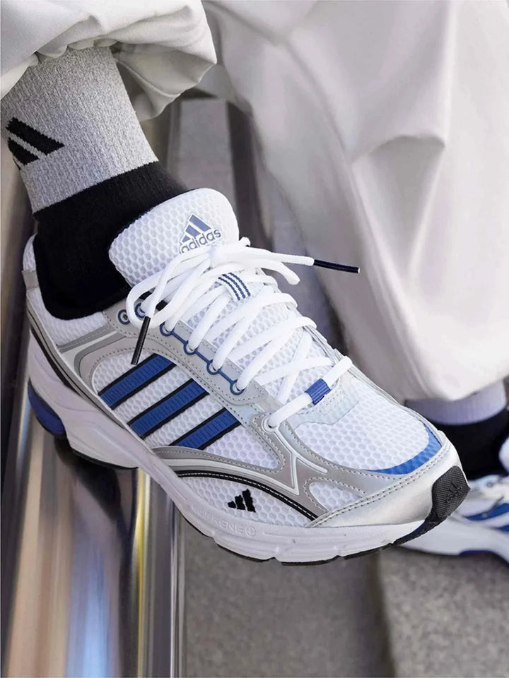 Adidas أديداس حذاء SPIRITAIN 2.0 أبيض بشبكة مع خطوط زرقاء مريحة وعصرية للرياضة والمشي