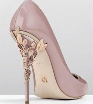 حذاء كعب عالي بتصميم Leaf Heel أنيق.
