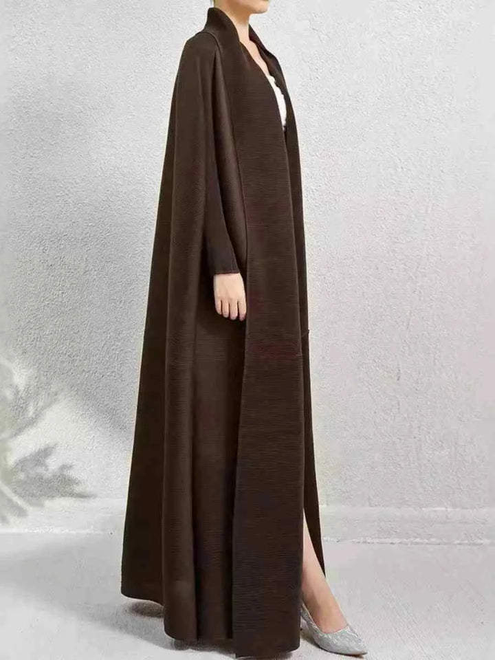 عباية نسائية فضفاضة باف بتصميم أنيق بلون بني داكن.