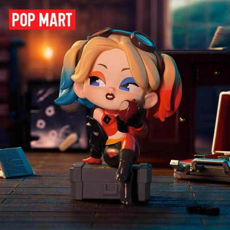 مجسمات POP MART لشخصيات DC Gotham City الأصلية.
