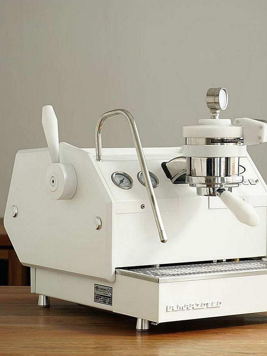 ماكينة Espresso احترافية La Marzocco GS3 MP للمنزل.