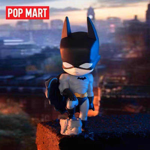 مجسمات POP MART لشخصيات DC Gotham City الأصلية.