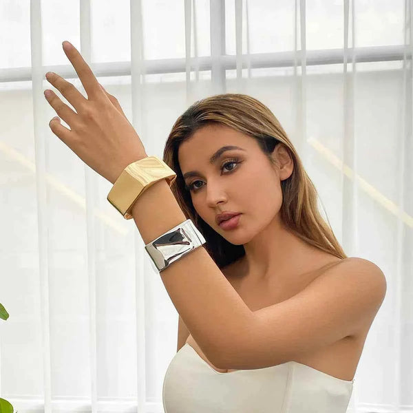 إسوارة نسائية فاخرة Spring Metal Glossy بتصميم معدني لامع موضة ربيع وصيف 2025
