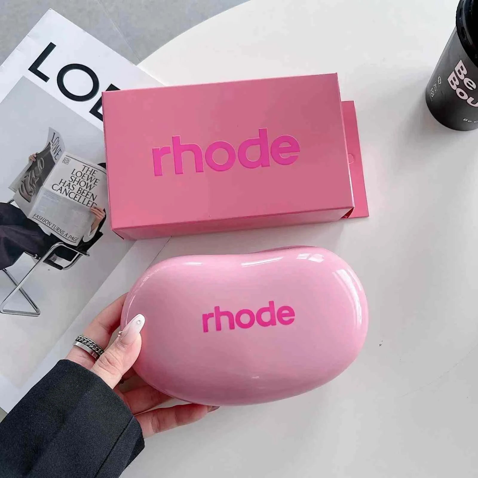 رود Rhode حقيبة أصلية بألوان متنوعة لحماية مستحضرات التجميل.