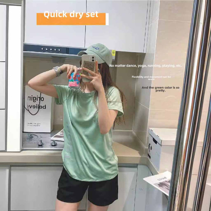Quick-drying light oxygen exercise suit for women in green and black, ideal for summer fitness and yoga.