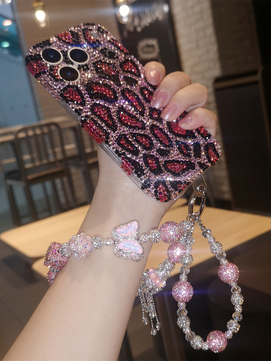 Internet celebrity new model phone case for iPhone 17 Pro Max, Apple 16, Air, 15 Plus, 14, and 13—high-end rhinestones, European and American trendy style, creative leopard print, all-inclusive anti-drop protection, and a women’s design.
