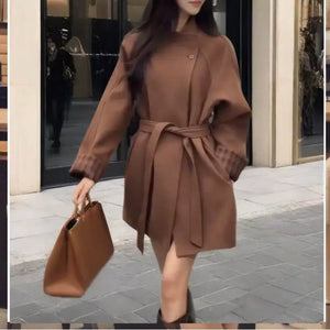 معطف صوف نسائي بني، منظر جانبي