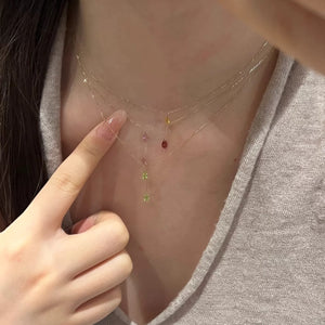 قلادة Layered Necklace بتصميم أحجار ملونة متدلية.