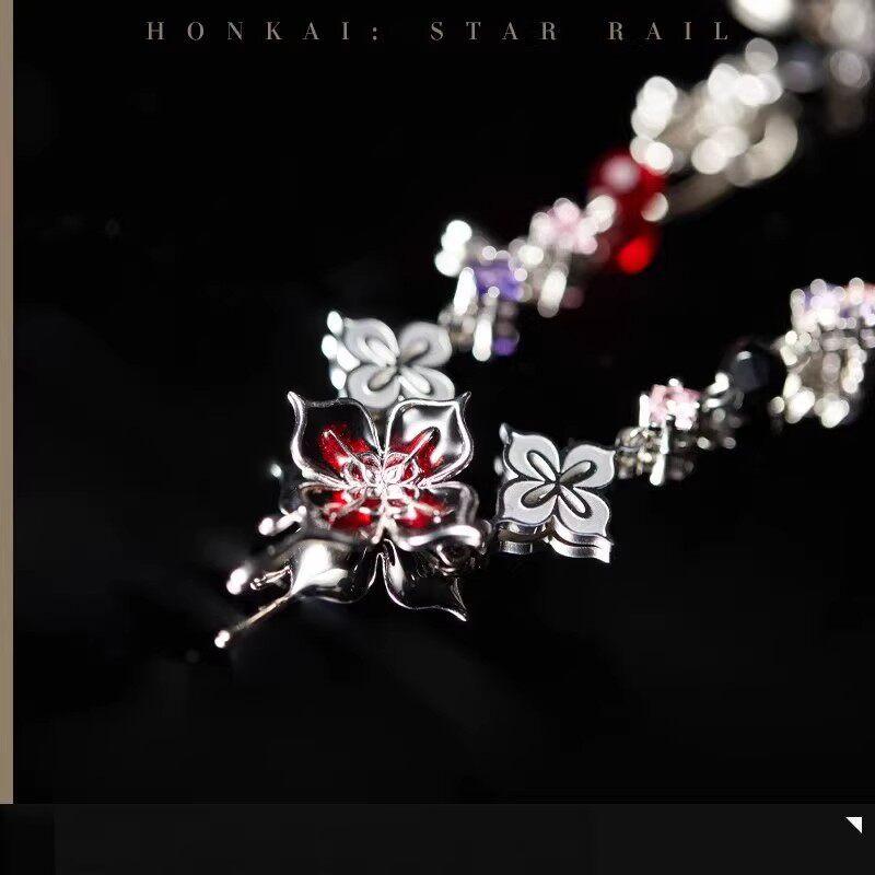 سوار Honkai: Star Rail بتصميم الزهور الملونة.