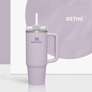 كوب Stanley Quencher الأصلي بحجم 887 مل مع مقبض مريح.