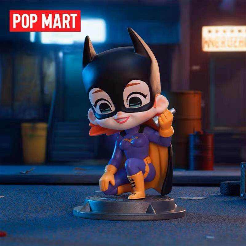 مجسمات POP MART لشخصيات DC Gotham City الأصلية.