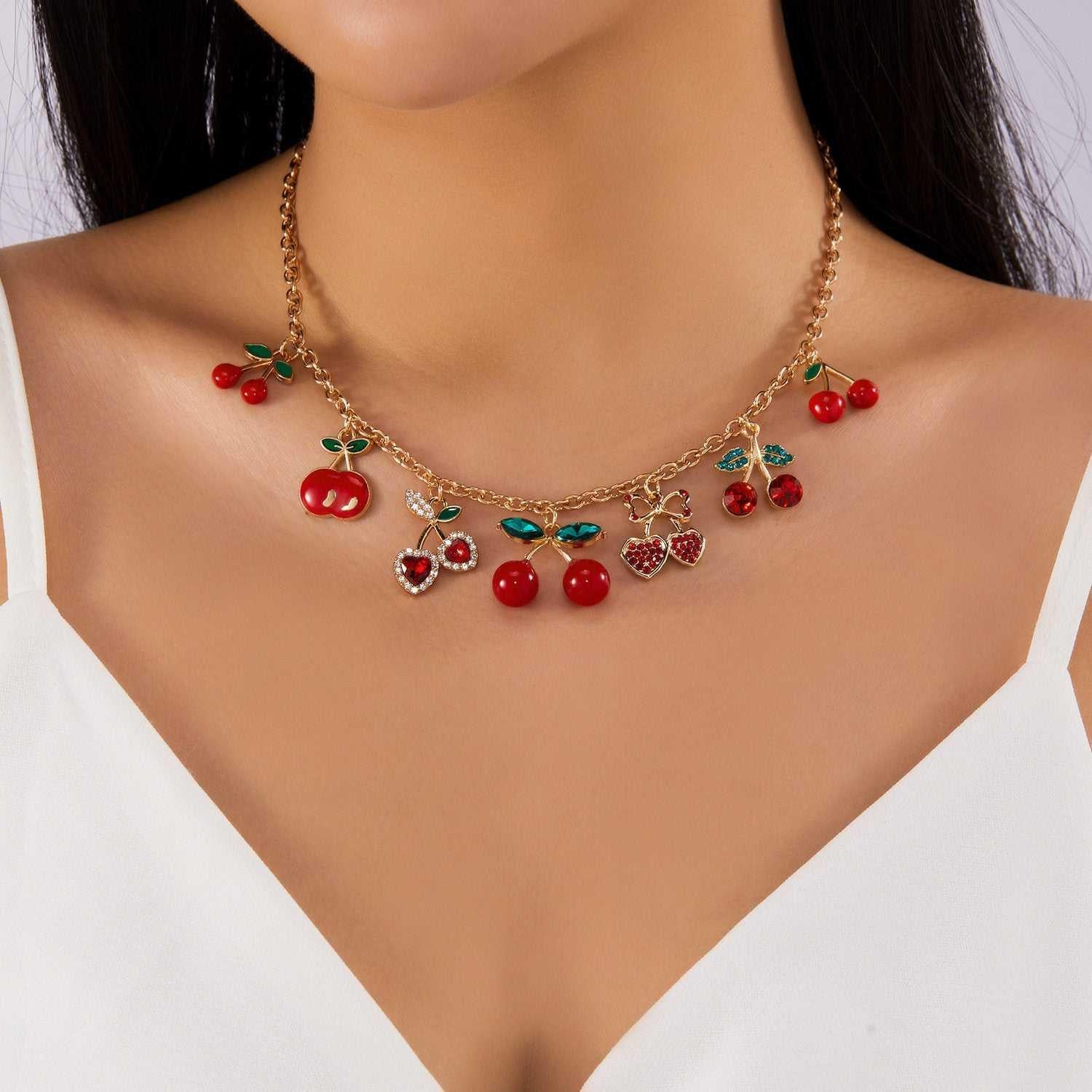 عقد Pearl Choker بقلادات Cherry و فواكه صيفية جذابة.