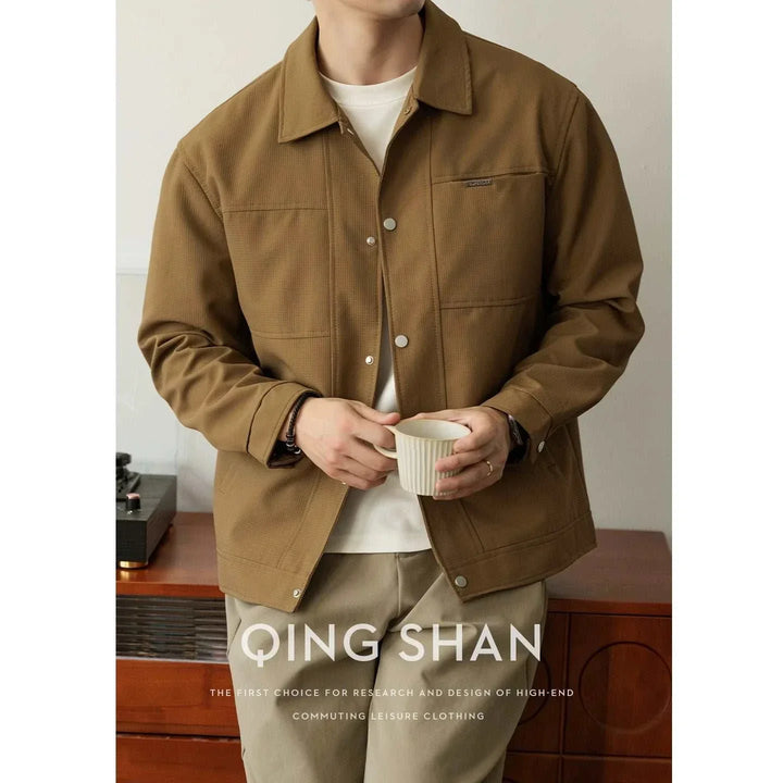 جاكيت رجالي كاجوال كاراميل من قماش بوليستر فاخر مقاوم للتجعد بأزرار معدنية وياقة كلاسيكية