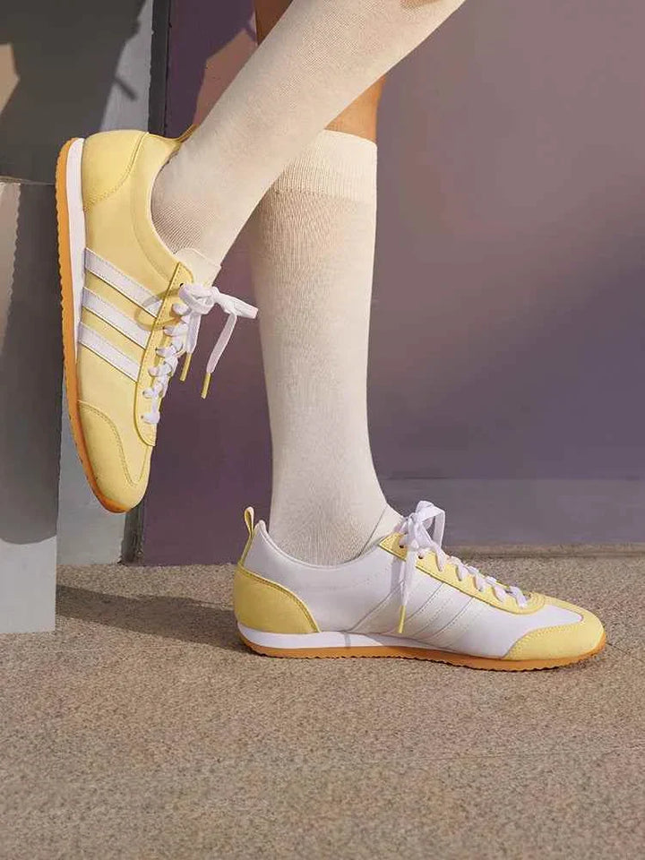 Adidas حذاء Ice Cream VS JOG 2.0 أصفر أبيض بتصميم T-Toe رجالي ونسائي