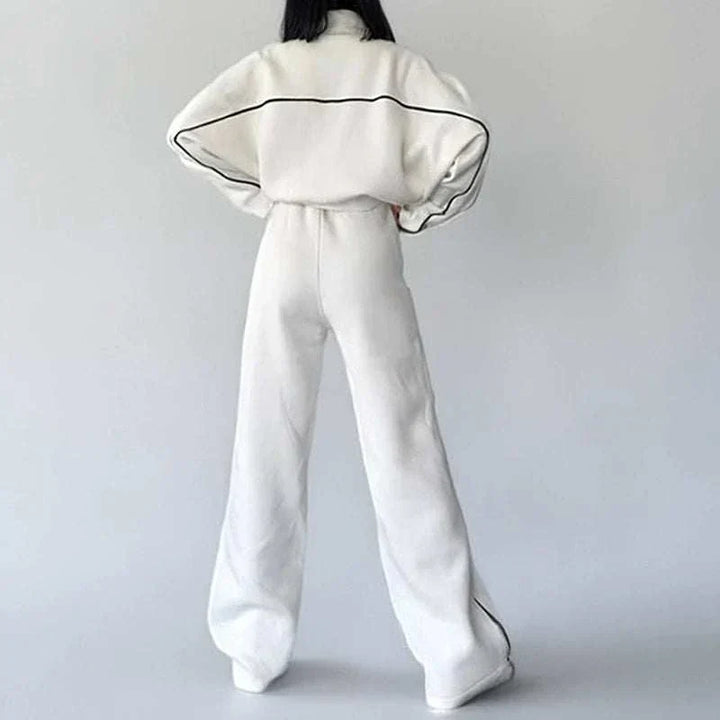 طقم كارديغان بياقة نصف عالية وسحاب بألوان بيضاء مع خطوط تباين أنيقة وراحة عالية