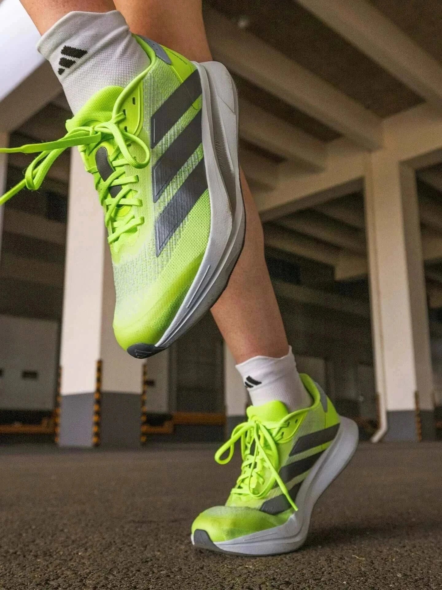 حذاء جري خفيف ومريح من أديداس adidas.