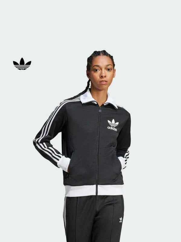 Adidas جاكيت رياضي خفيف كلاسيكي أسود مع خامات مرنة وتفاصيل بيضاء وشعار Trefoil للراحة والأداء اليومي