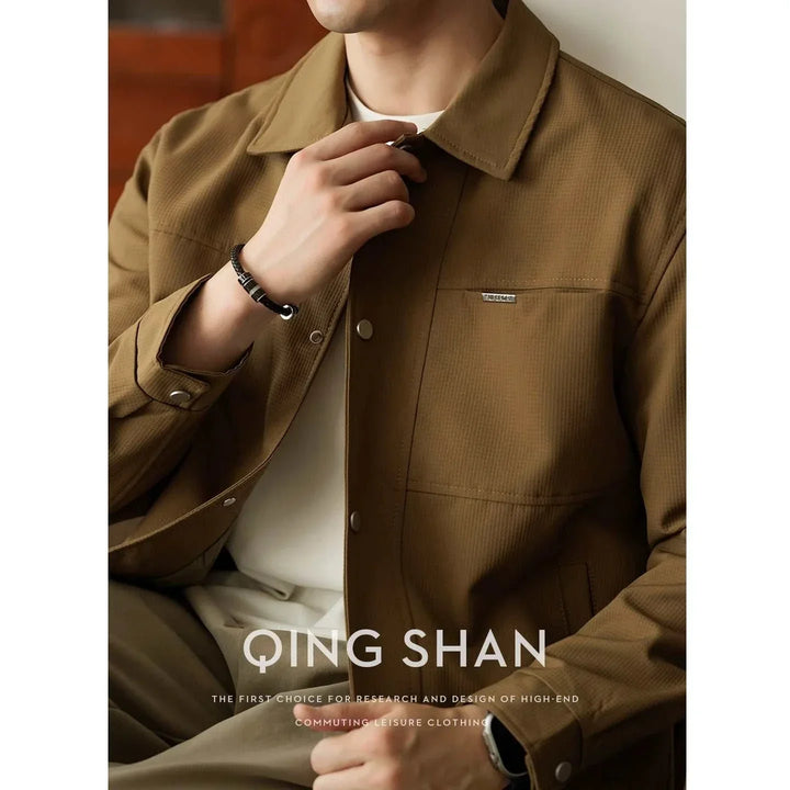 جاكيت رجالي كاجوال قماش بوليستر كاراميل مقاوم تجعد بأزرار معدنية وياقة كلاسيكية