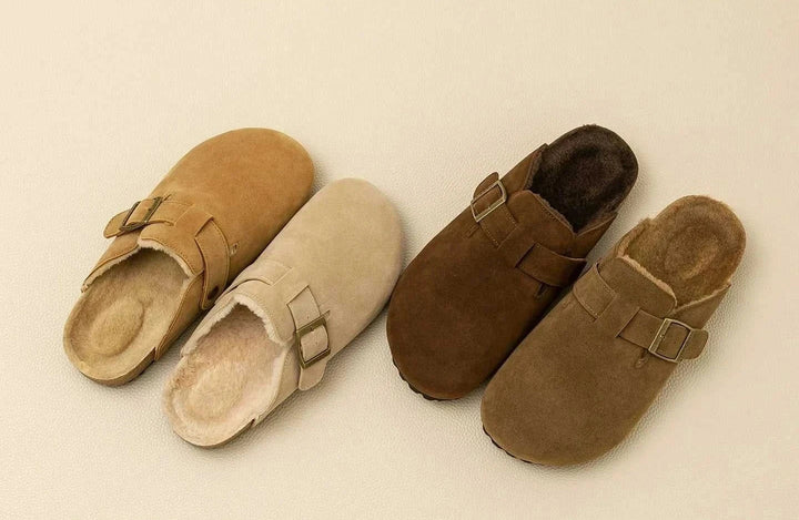 شبشب دالاكسونج 2025 الجديد بجلد سويدي وبطانة فرو دافئة، تصميم أنيق بلون ترابي، مريح ومتين للاستخدام اليومي داخل وخارج المنزل.