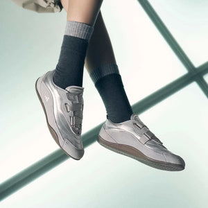 حذاء نسائي عصري من أديداس adidas.