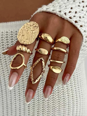 طقم خواتم نسائي Rings Set بتصاميم عصرية ذهبي وفضي.