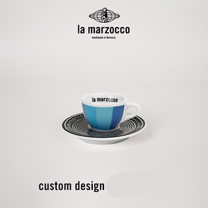 طقم أكواب قهوة La Marzocco بتصاميم وشعارات متنوعة.