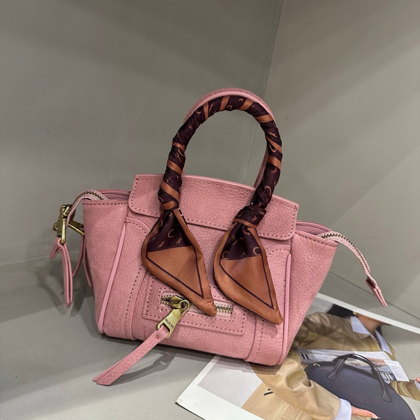 SELIN WEISS 2026 High-End Fashion Color-Block Niche Handheld, Smiley Face Bag, Versatile Commuter Single Shoulder Crossbody Bag