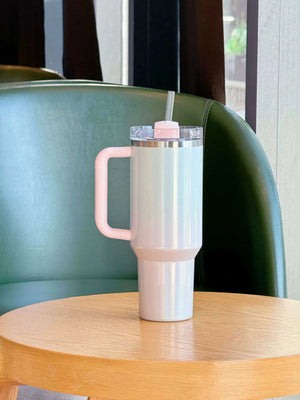 كوب Stanley x Starbucks Quencher لؤلؤي وردي حافظ للحرارة.