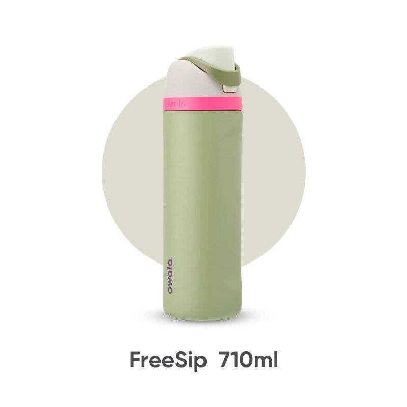 مطارة ماء Owala FreeSip عازلة للحرارة بألوان متنوعة.