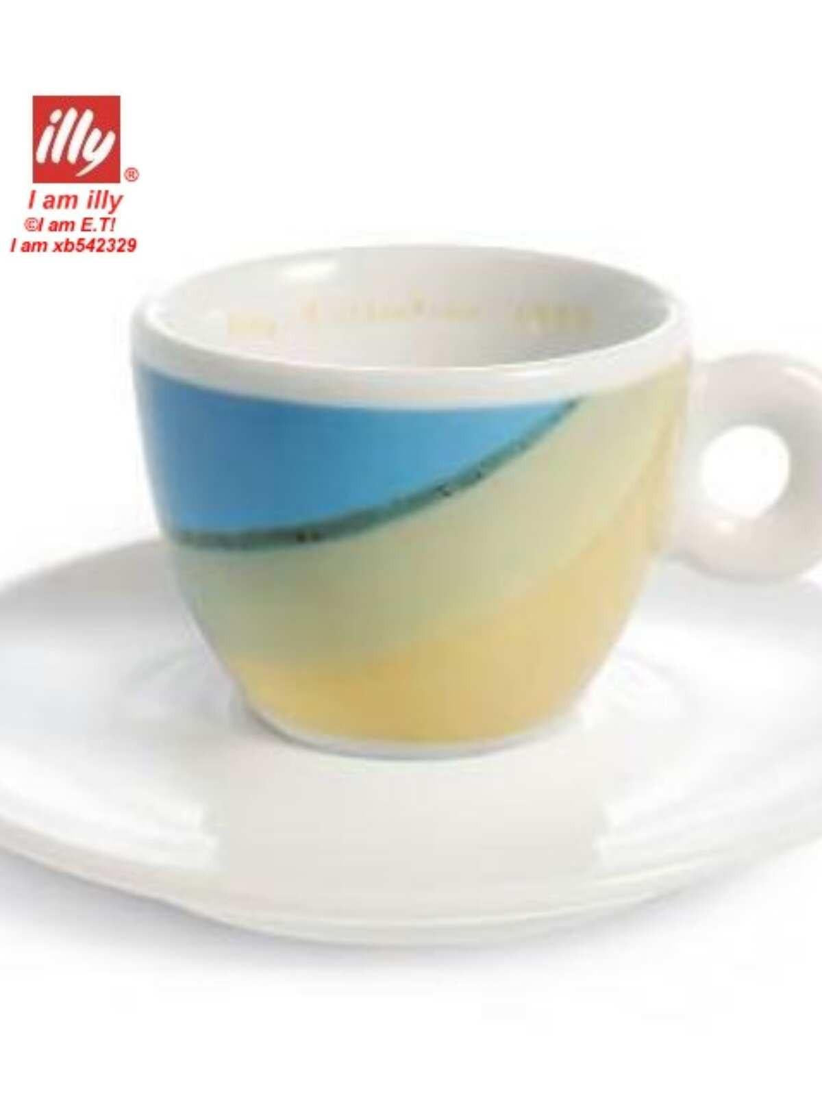طقم أكواب Espresso من illy بتصاميم فنية متنوعة.