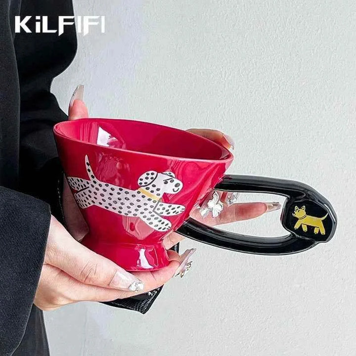 كوب غير منتظم بتصميم لطيف مع رسوم كرتونية لكلب.