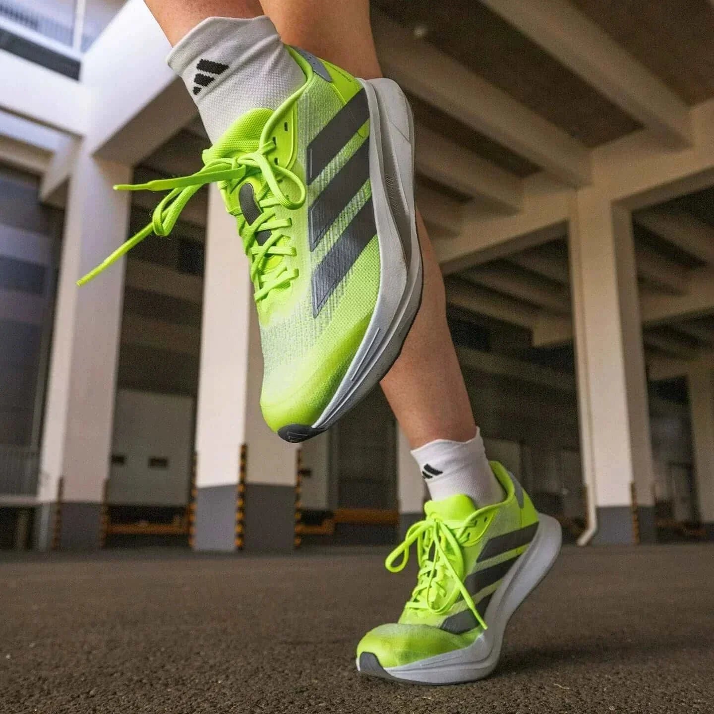 حذاء جري خفيف ومريح من أديداس adidas.