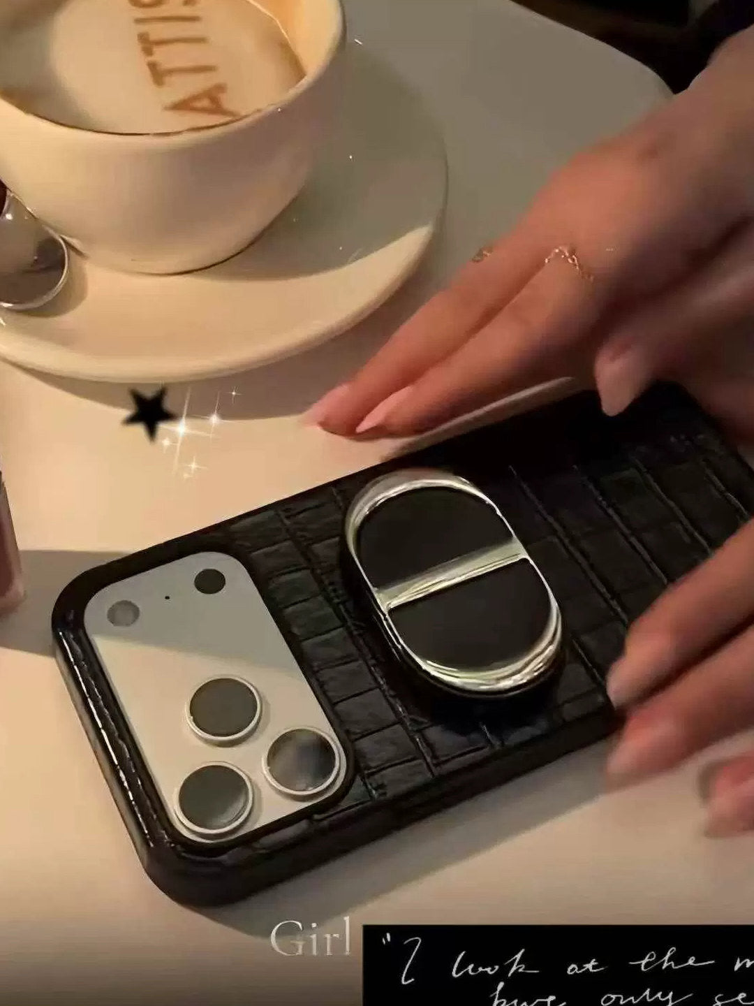dior كفر جوال بتصميم جلد التمساح ومسند Mirror Stand باللون الأسود