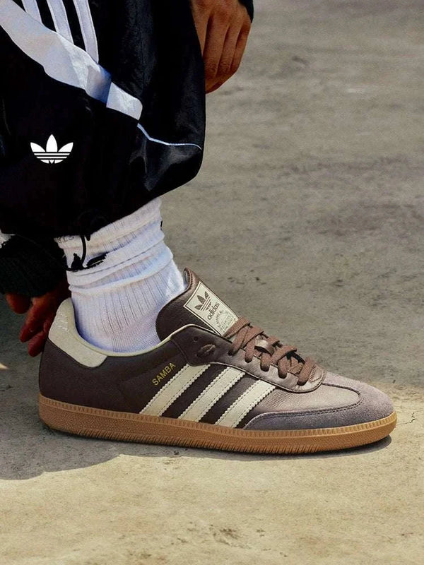 حذاء T Shoes SAMBA OG الكلاسيكي بني داكن مع خطوط كريمية ونعل العلكة للرجال والنساء