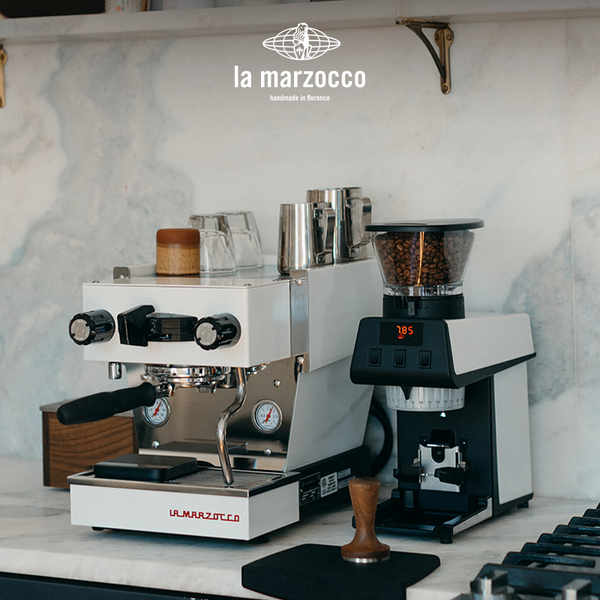 ماكينة قهوة إسبريسو La Marzocco Linea Micra صغيرة وعصرية مع أداء قوي وتصميم أنيق للمطابخ المنزلية
