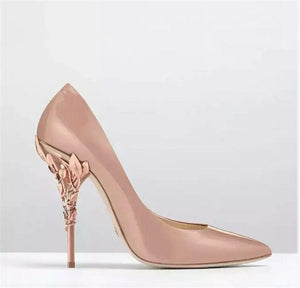 حذاء كعب عالي بتصميم Leaf Heel أنيق.