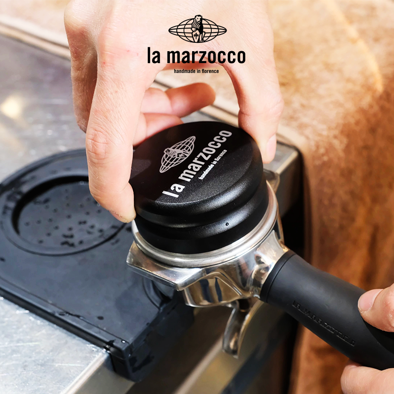 موزع قهوة La Marzocco Coffee Distributor احترافي فاخر.