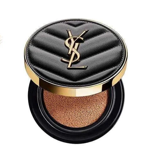مجموعة YSL Cushion Foundation الفاخرة.
