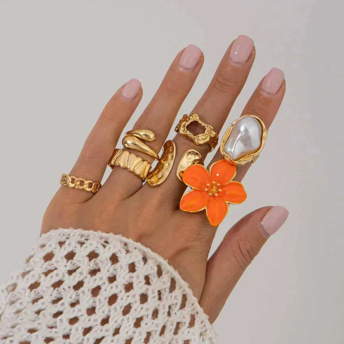 طقم خواتم نسائية بتصميم زهور ولؤلؤ Vintage Rings Set.