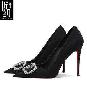 Christiana حذاء كعب عالي Stiletto أسود بتصميم مرصع بـ Crystals.
