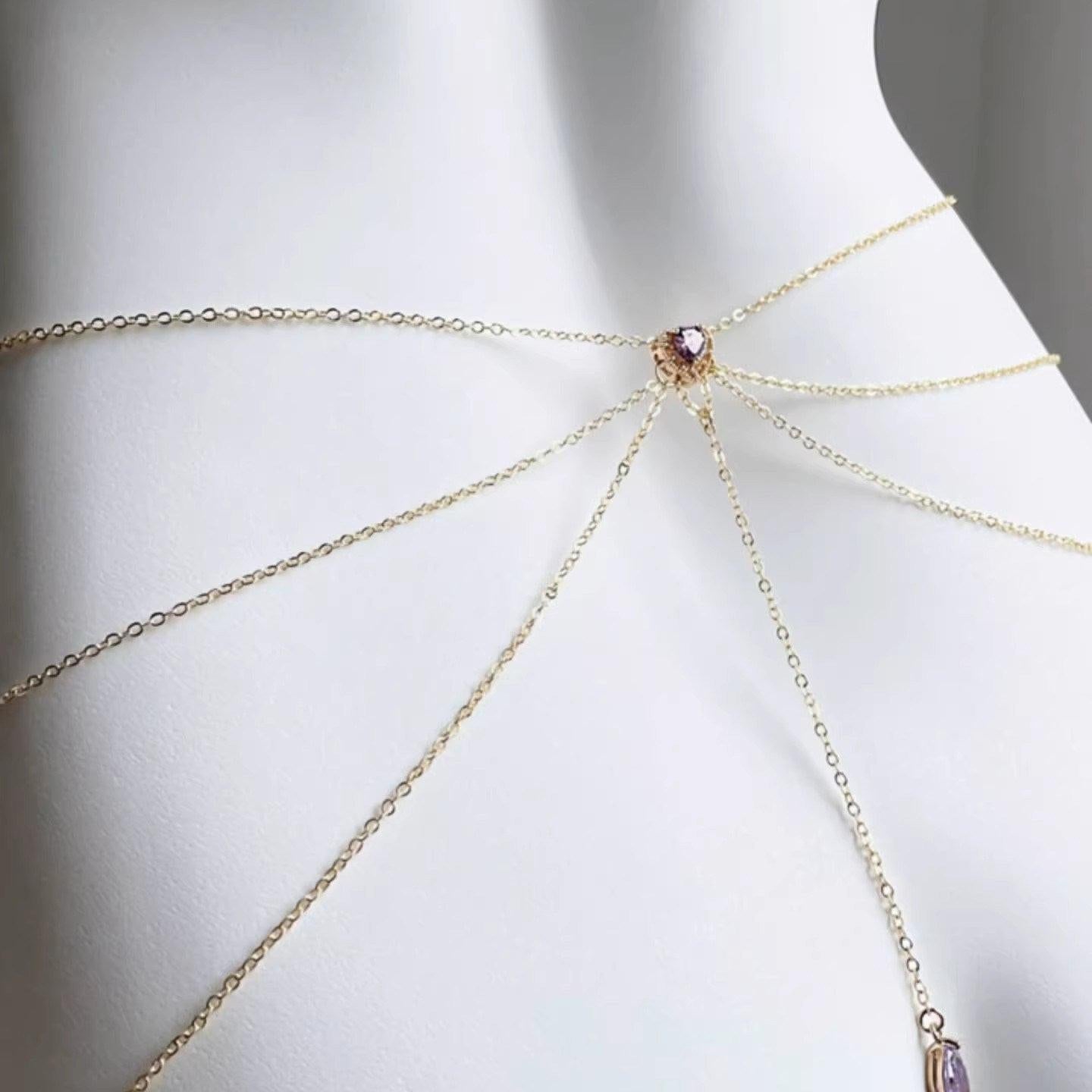 سلسلة خصر Body Chain ذهبية بتصميم عصري مع حجر Purple Stone.