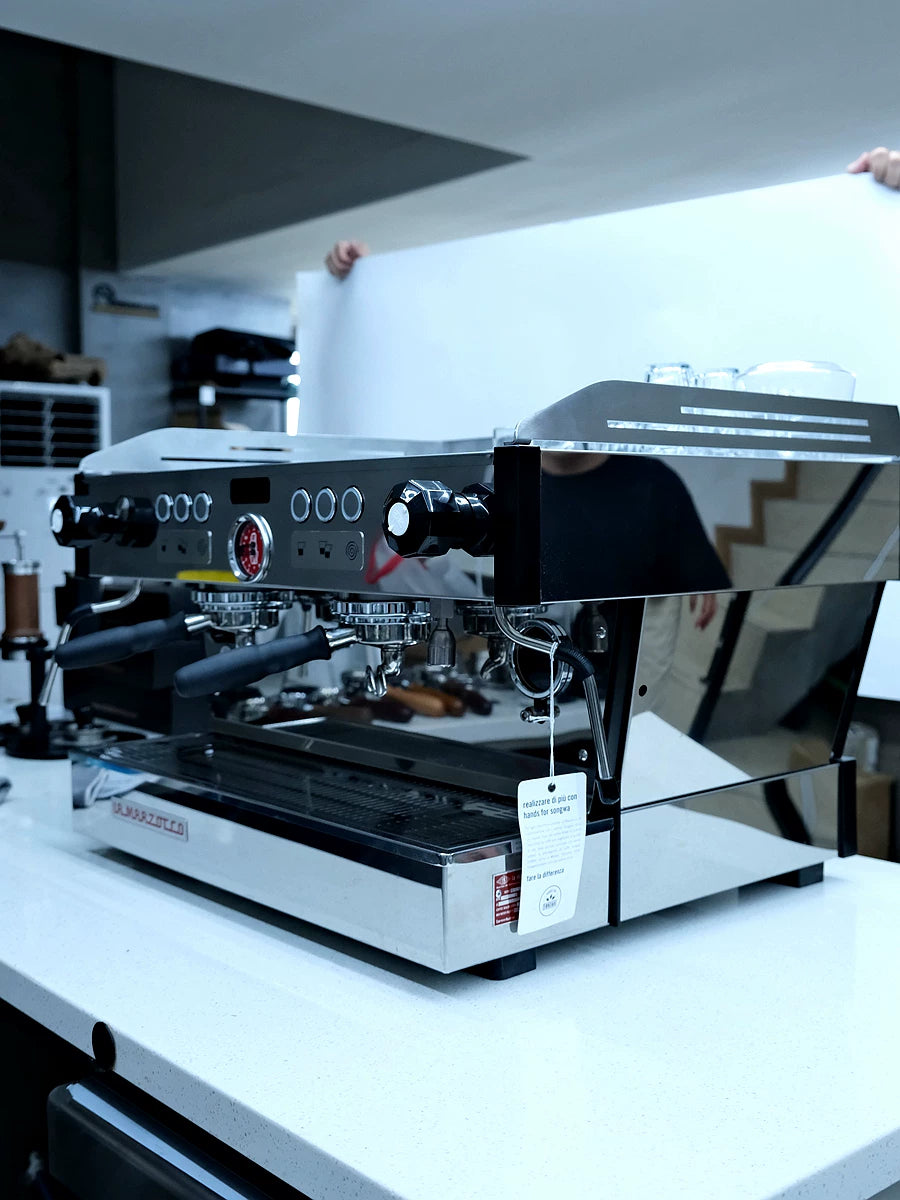 Italy's new 2024 hot mom lamarzocco PB AV double-head commercial electronically controlled semi-automatic coffee machine