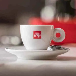 طقم أكواب قهوة illy Art Collection إصدار The Milk of Dreams.