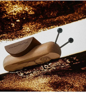 منظم فلاتر القهوة من MUVNA بتصميم Snail خشبي أنيق.